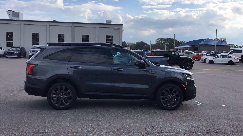 Used 2023 Kia Sorento SX Prestige image 4