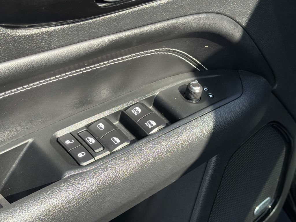 Used 2022 Jeep Compass Latitude w/ Sun and Sound Group AWD/4WD image 23