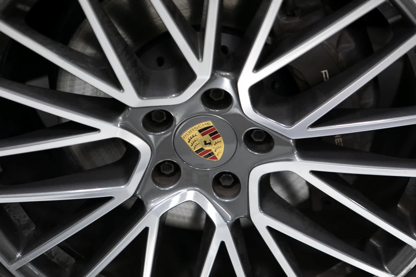 Certified 2023 Porsche Cayenne Platinum Edition AWD/4WD image 11