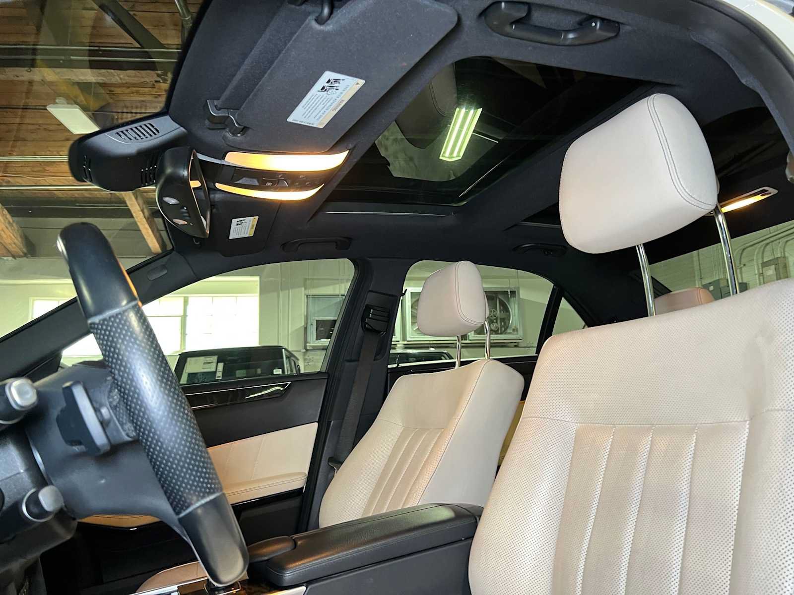 Used 2015 Mercedes-Benz E 400 4MATIC Sedan image 25