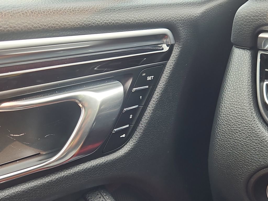 Used 2023 Porsche Macan image 20