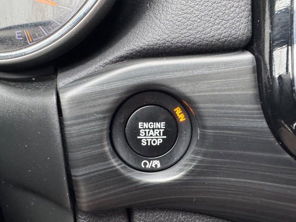 Used 2020 Jeep Grand Cherokee Altitude image 23