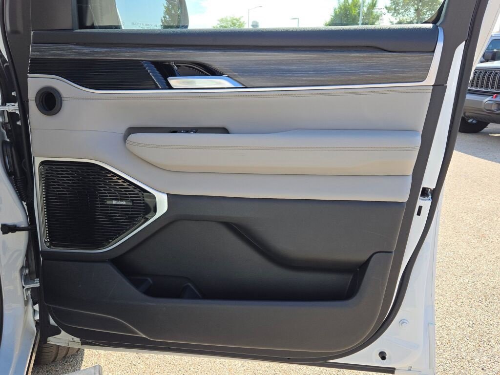 Used 2024 Jeep Wagoneer Series III w/ Premium Group I image 8