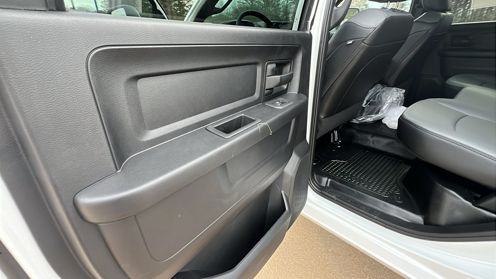 New 2026 RAM 2500 Tradesman w/ Chrome Appearance Group AWD/4WD image 18