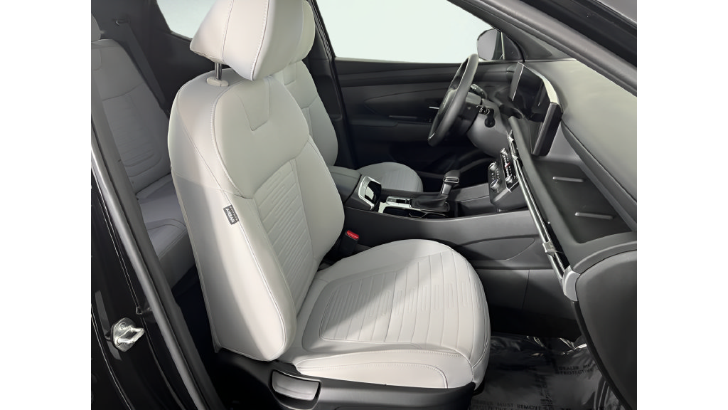 Used 2025 Hyundai Santa Cruz SE AWD/4WD image 16
