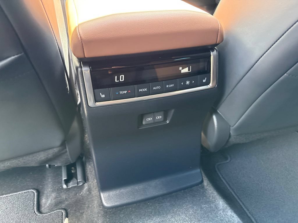 Used 2024 Lexus GX 550 w/ Cold Area Package AWD/4WD image 18