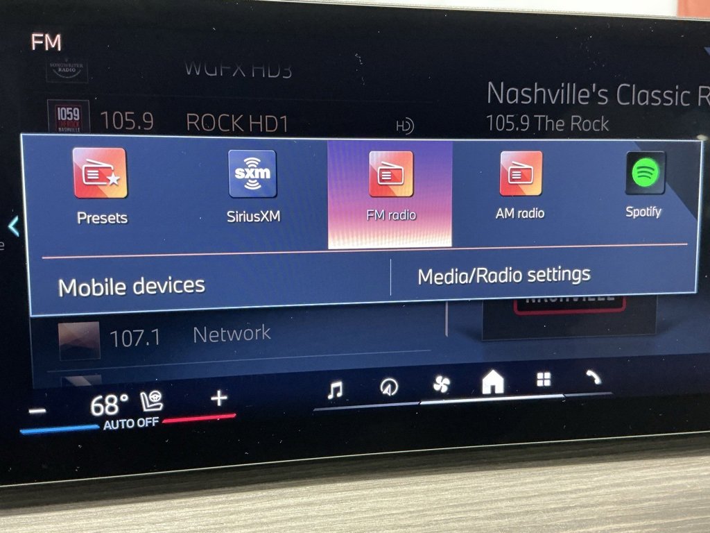 Used 2025 BMW 330i Sedan w/ Convenience Package image 15