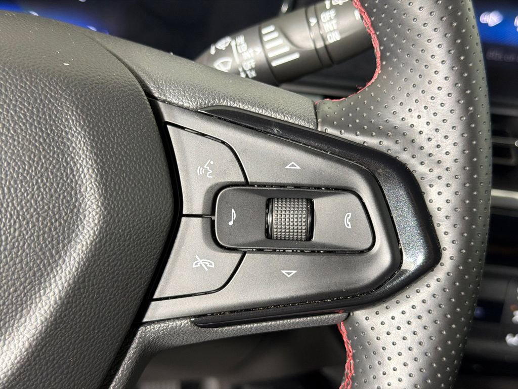 Used 2025 Chevrolet Trax RS w/ Driver Confidence Package FWD image 25