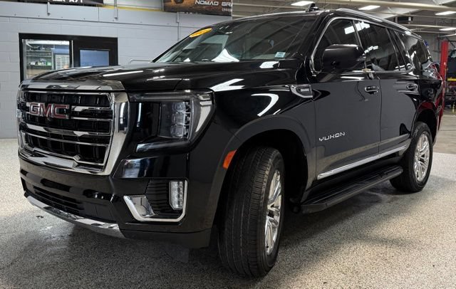 Used 2023 GMC Yukon SLT w/ SLT Premium Package AWD/4WD image 3