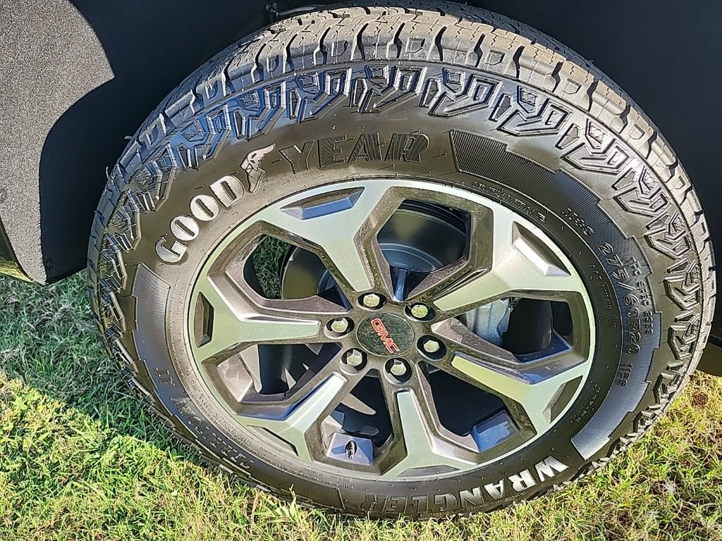New 2026 GMC Yukon XL AT4 Ultimate w/ LPO, Floor Liner Package image 10