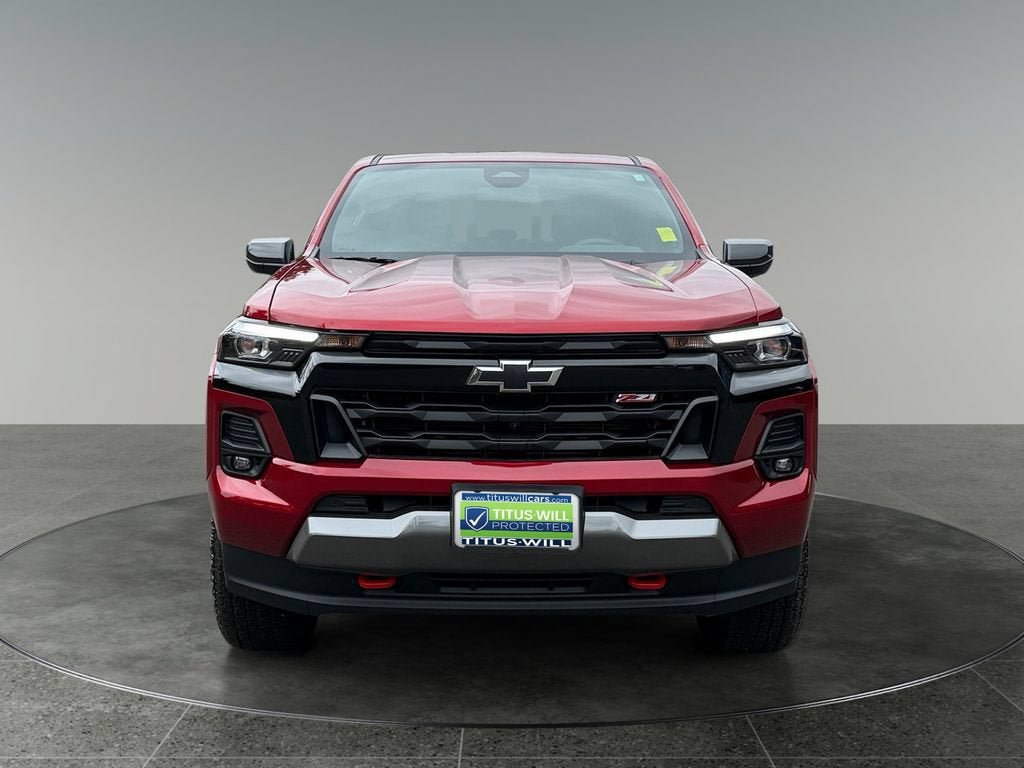 Used 2025 Chevrolet Colorado Z71 w/ Technology Package AWD/4WD image 2