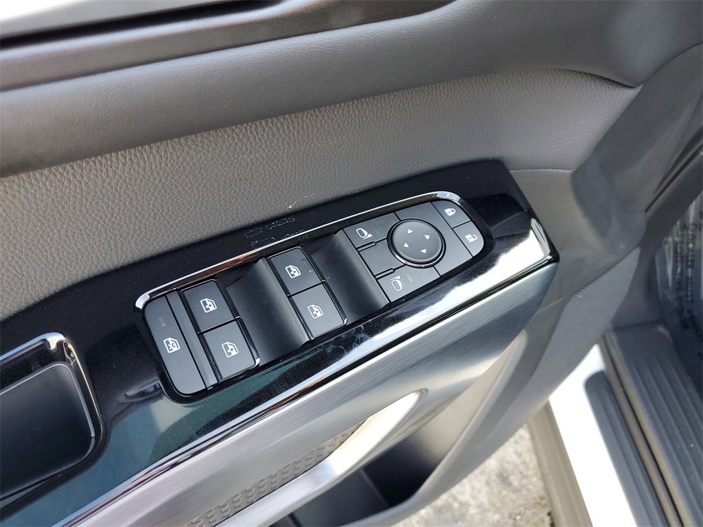 New 2025 Nissan Pathfinder SL image 12