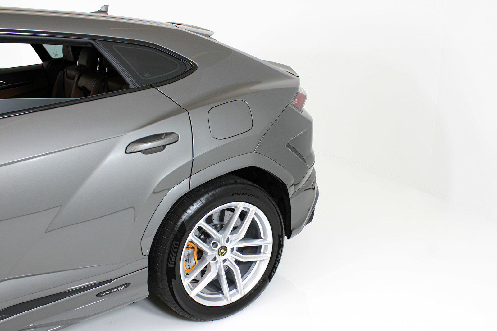 Used 2025 Lamborghini Urus SE AWD/4WD image 6