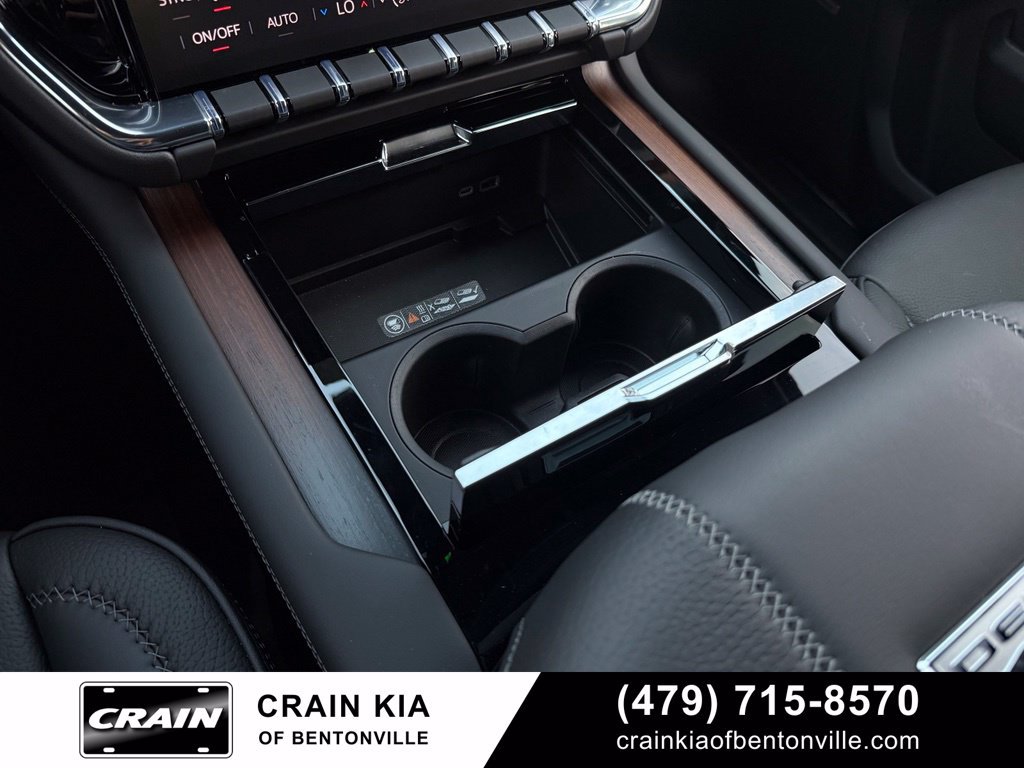 Used 2026 GMC Yukon XL Denali w/ Denali Reserve Package AWD/4WD image 18