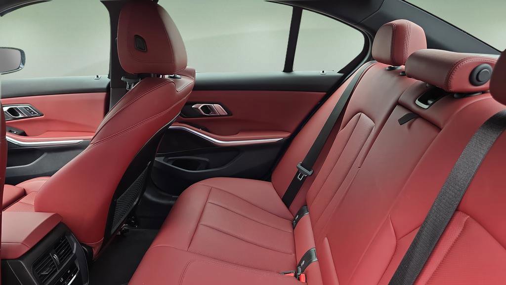 Used 2022 BMW 330e xDrive w/ M Sport Package image 25