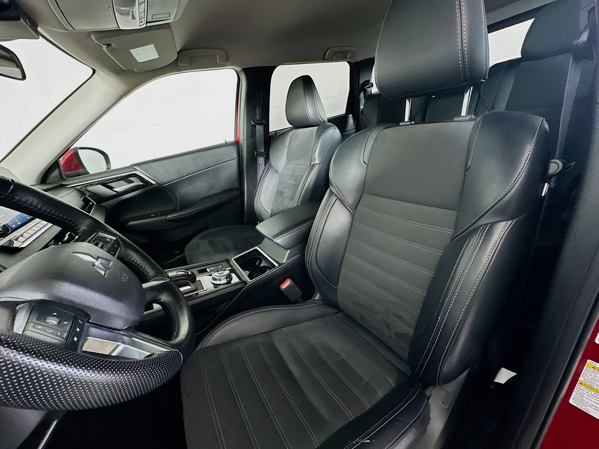 Used 2024 Mitsubishi Outlander SE image 13