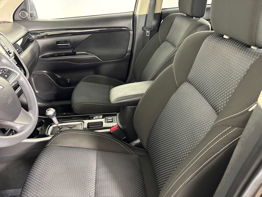 Used 2019 Mitsubishi Outlander ES image 8