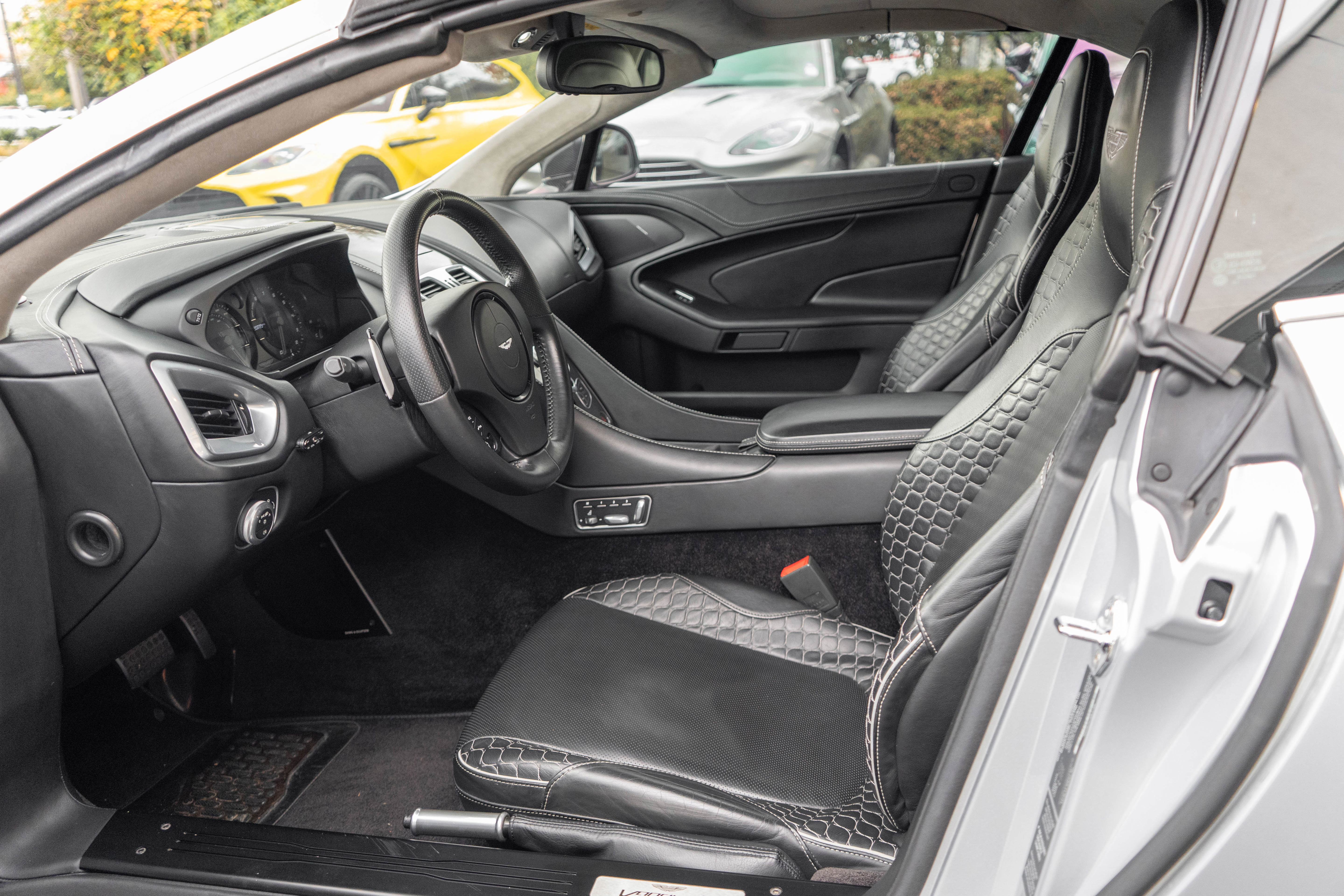 Used 2016 Aston Martin Vanquish Volante image 3