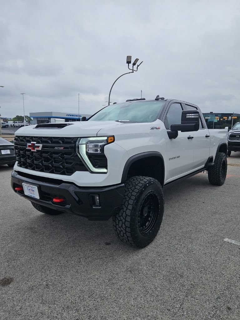 Used 2026 Chevrolet Silverado 2500 ZR2 AWD/4WD image 4