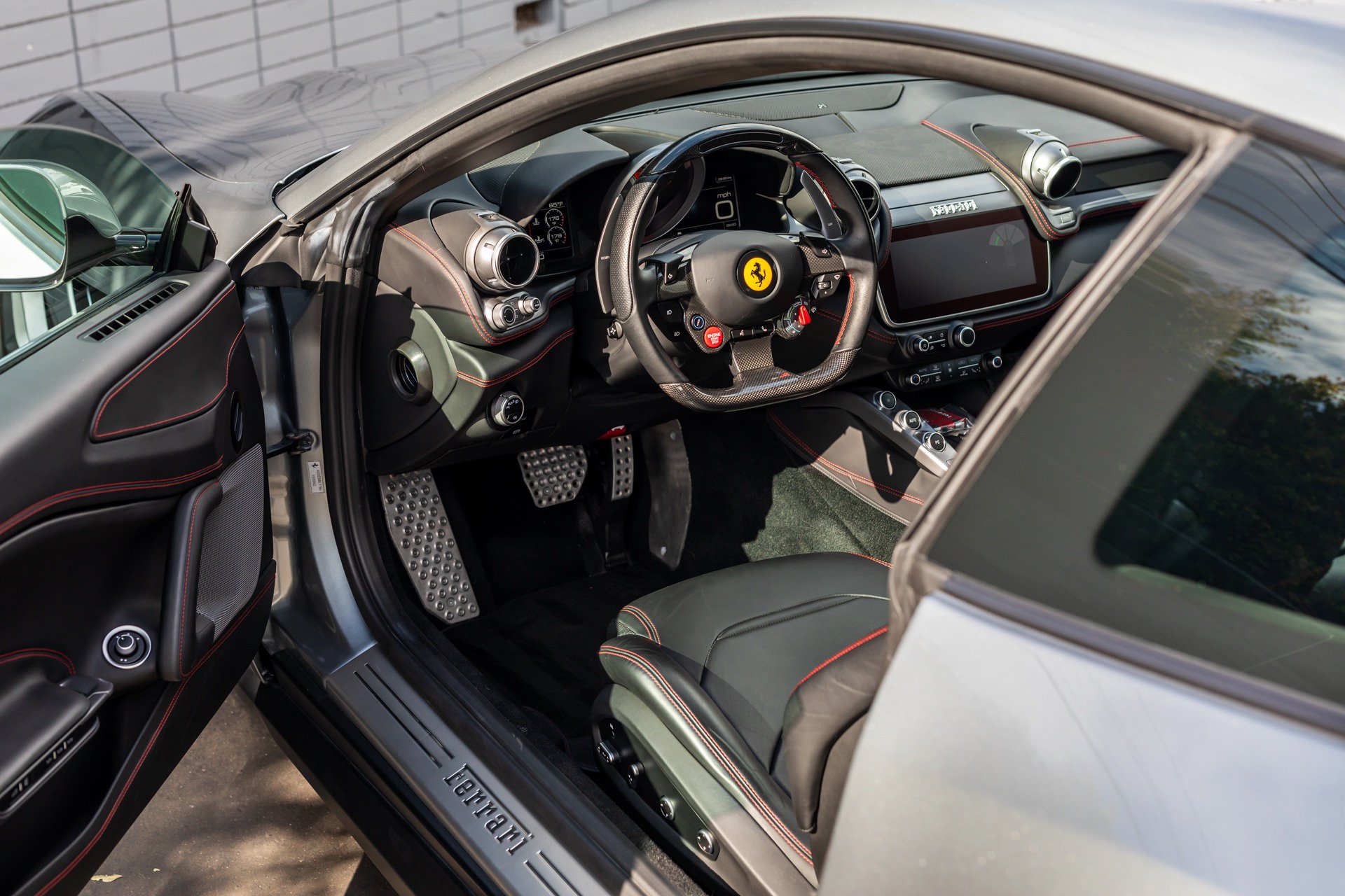 Used 2018 Ferrari GTC4Lusso T RWD image 5
