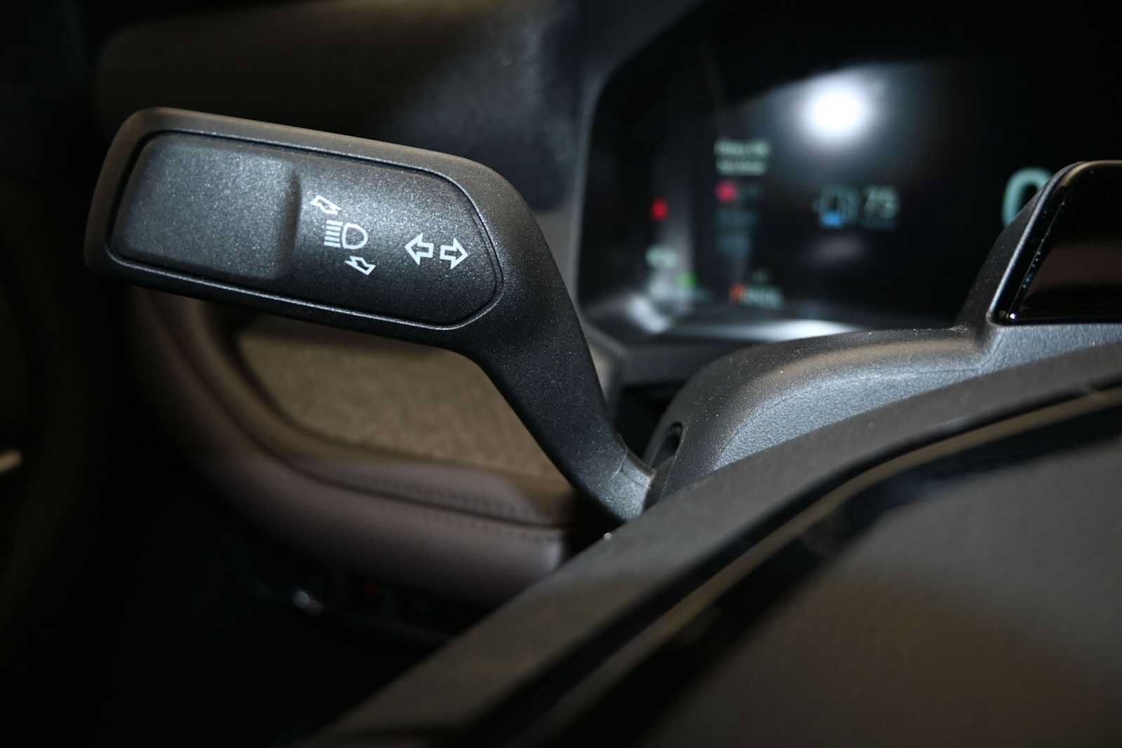 Certified 2025 Ford Explorer Platinum RWD image 14