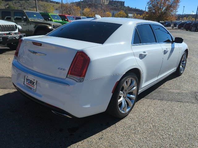 Used 2018 Chrysler 300 Touring w/ Chrome Appearance Package image 4