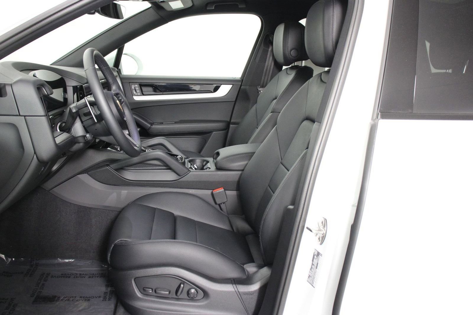 Certified 2025 Porsche Cayenne image 5