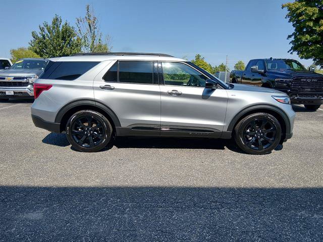 Used 2023 Ford Explorer ST-Line w/ Class IV Trailer Tow Package RWD image 17