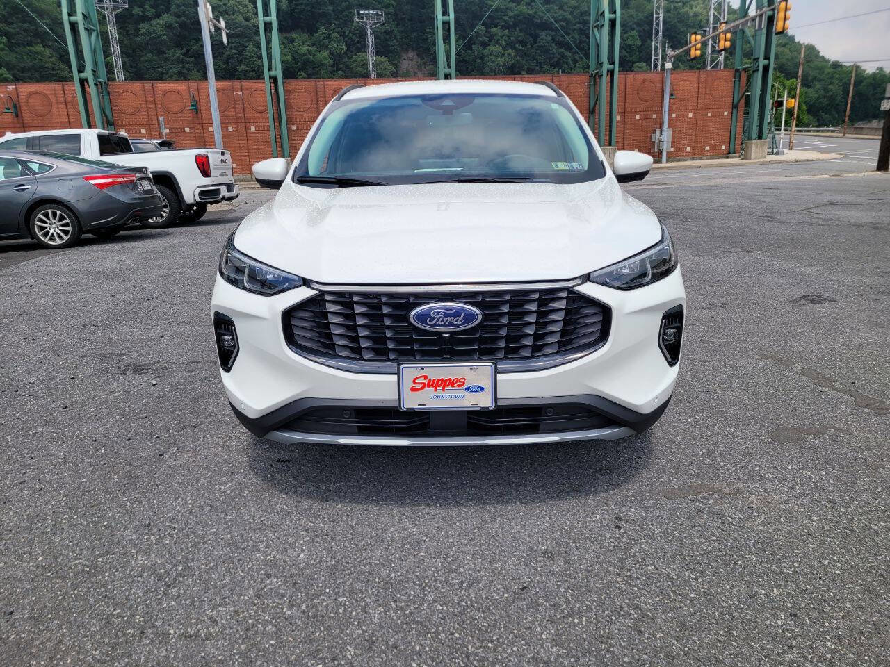 Used 2023 Ford Escape Platinum image 3