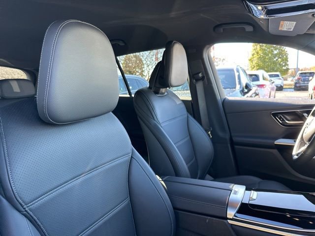 Used 2025 Mercedes-Benz GLC 300 4MATIC image 31