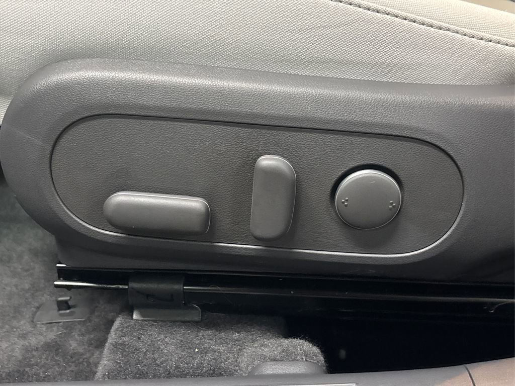 Certified 2025 Hyundai Kona SEL image 34