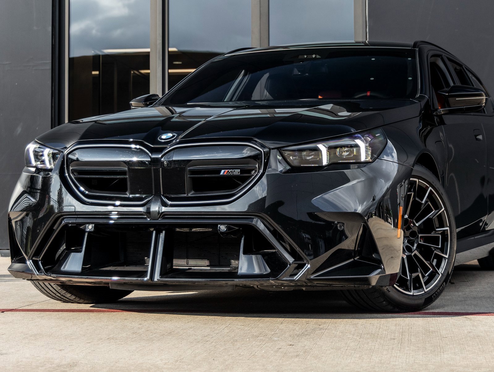 Used 2025 BMW M5 Touring image 3