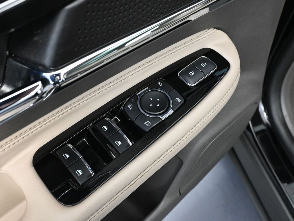 Used 2024 Lincoln Corsair AWD w/ Equipment Group 101A image 21