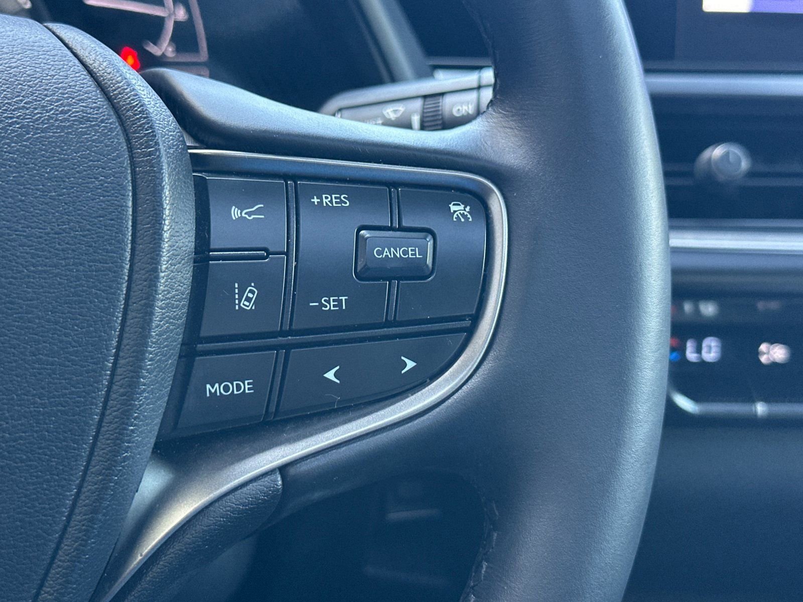 Used 2024 Lexus UX 250h FWD image 29