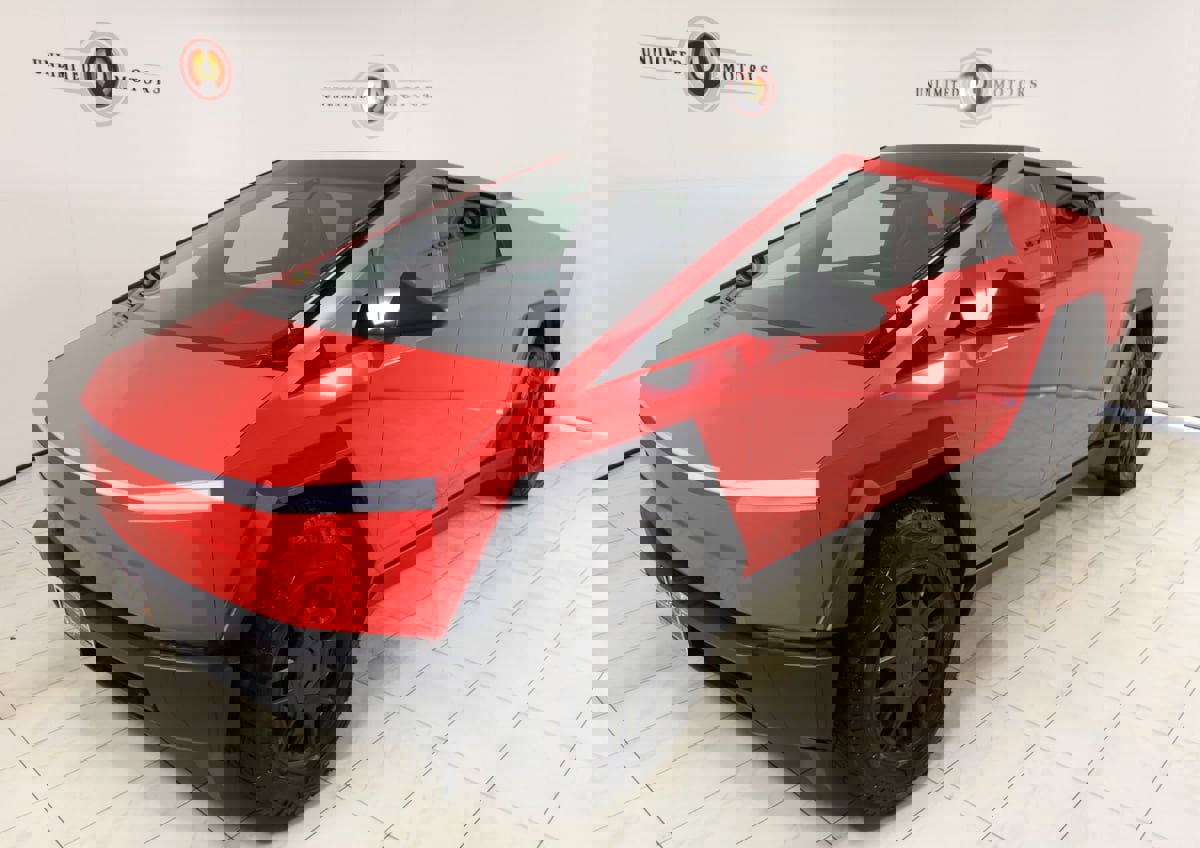 Used 2024 Tesla Cybertruck AWD Crew Cab image 35