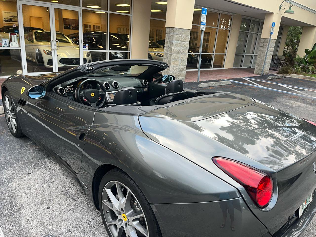 Used 2011 Ferrari California RWD image 9