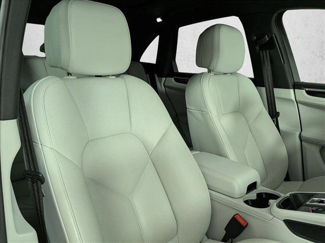 Certified 2024 Porsche Macan image 22