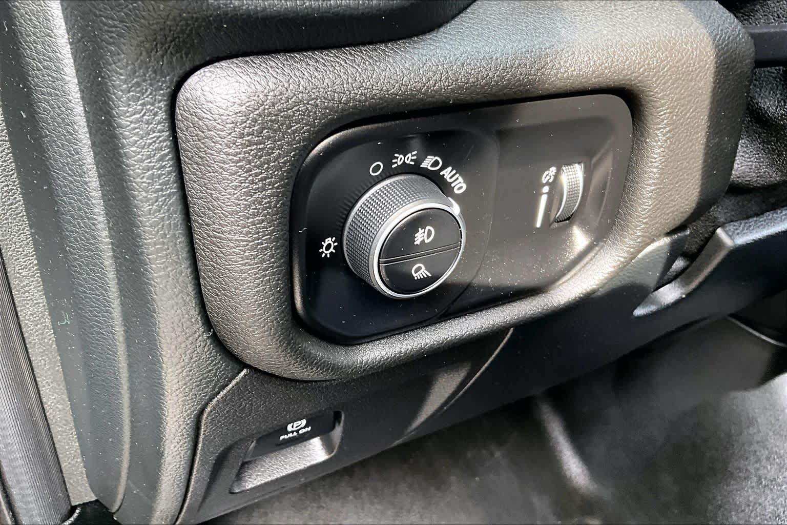 Used 2020 RAM 1500 Big Horn AWD/4WD image 32
