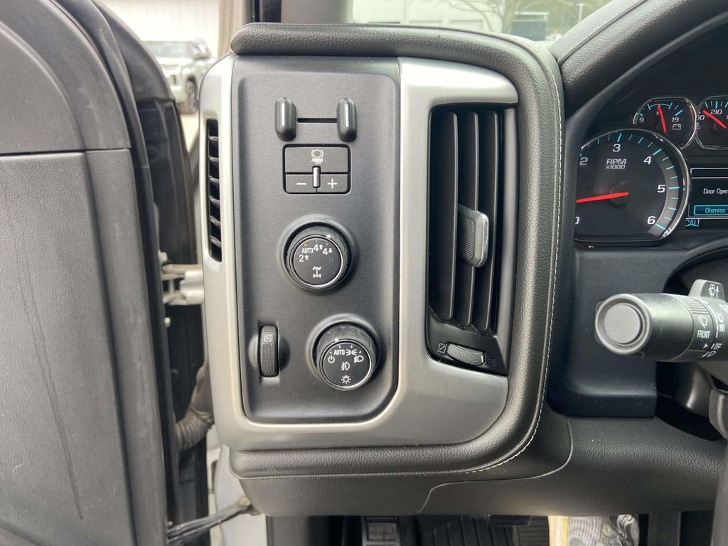 Used 2018 GMC Sierra 1500 SLT AWD/4WD image 30