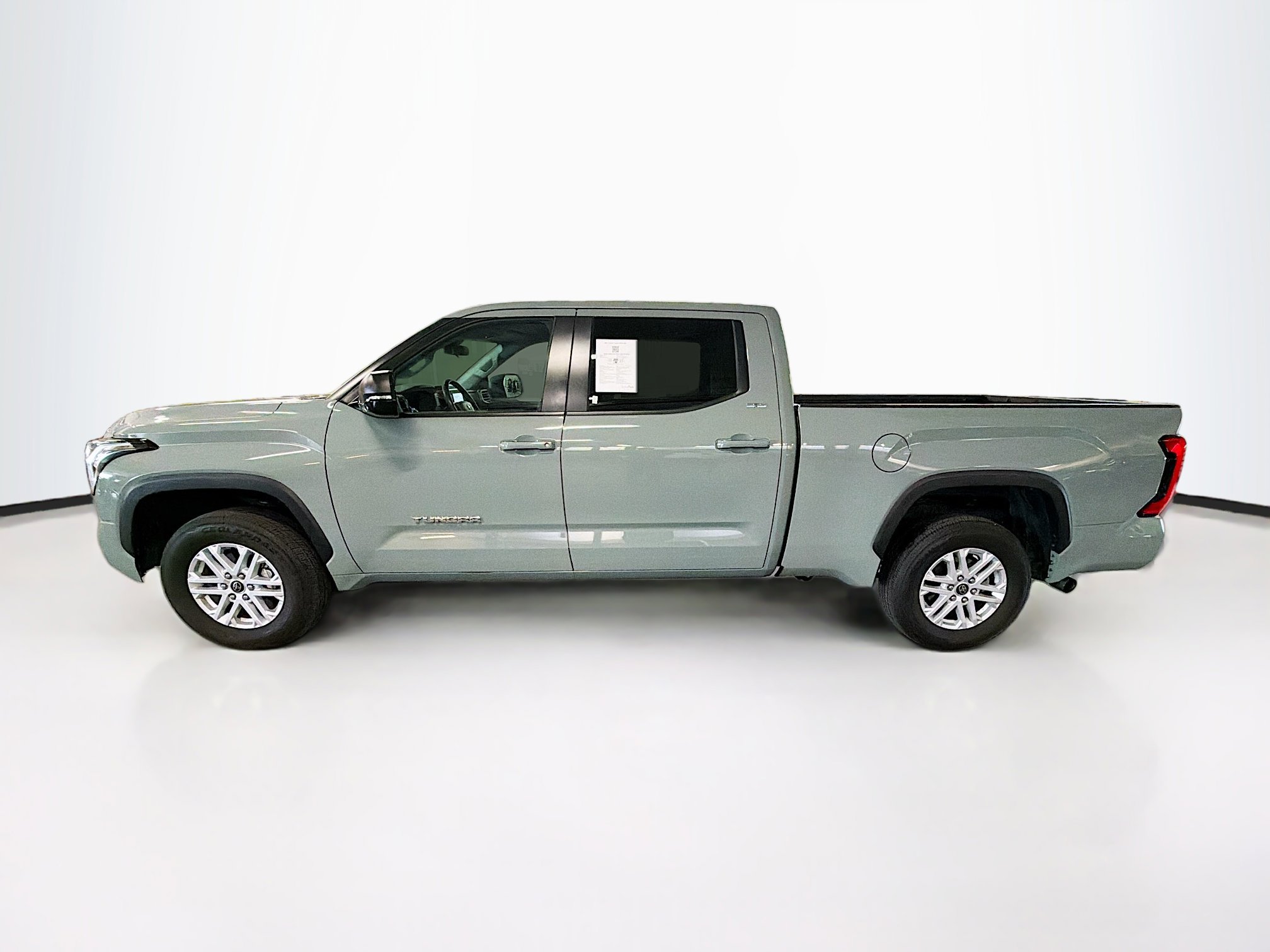 Used 2024 Toyota Tundra SR5 w/ SR5 Premium Package AWD/4WD image 4