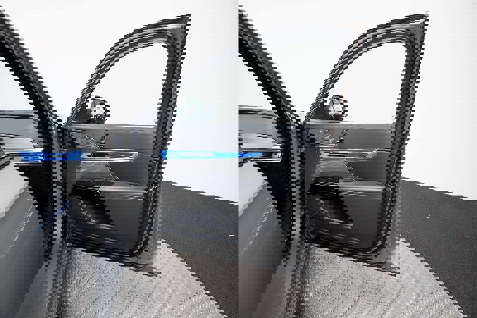 Used 2024 BMW 760i xDrive w/ Executive Package image 49