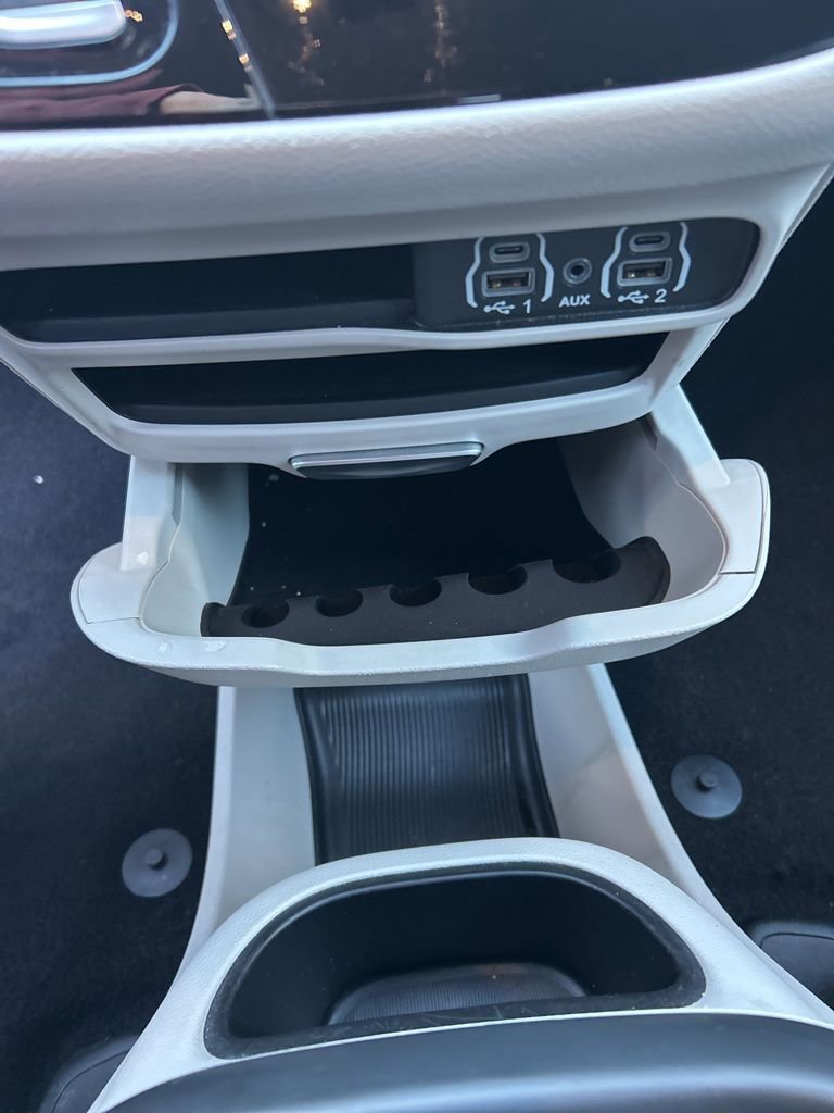 Used 2024 Chrysler Pacifica Touring-L image 19