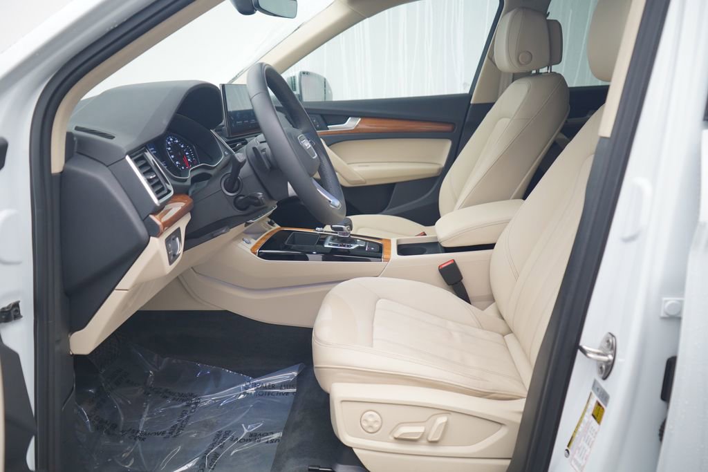 Used 2023 Audi Q5 2.0T Premium w/ Convenience Package image 6