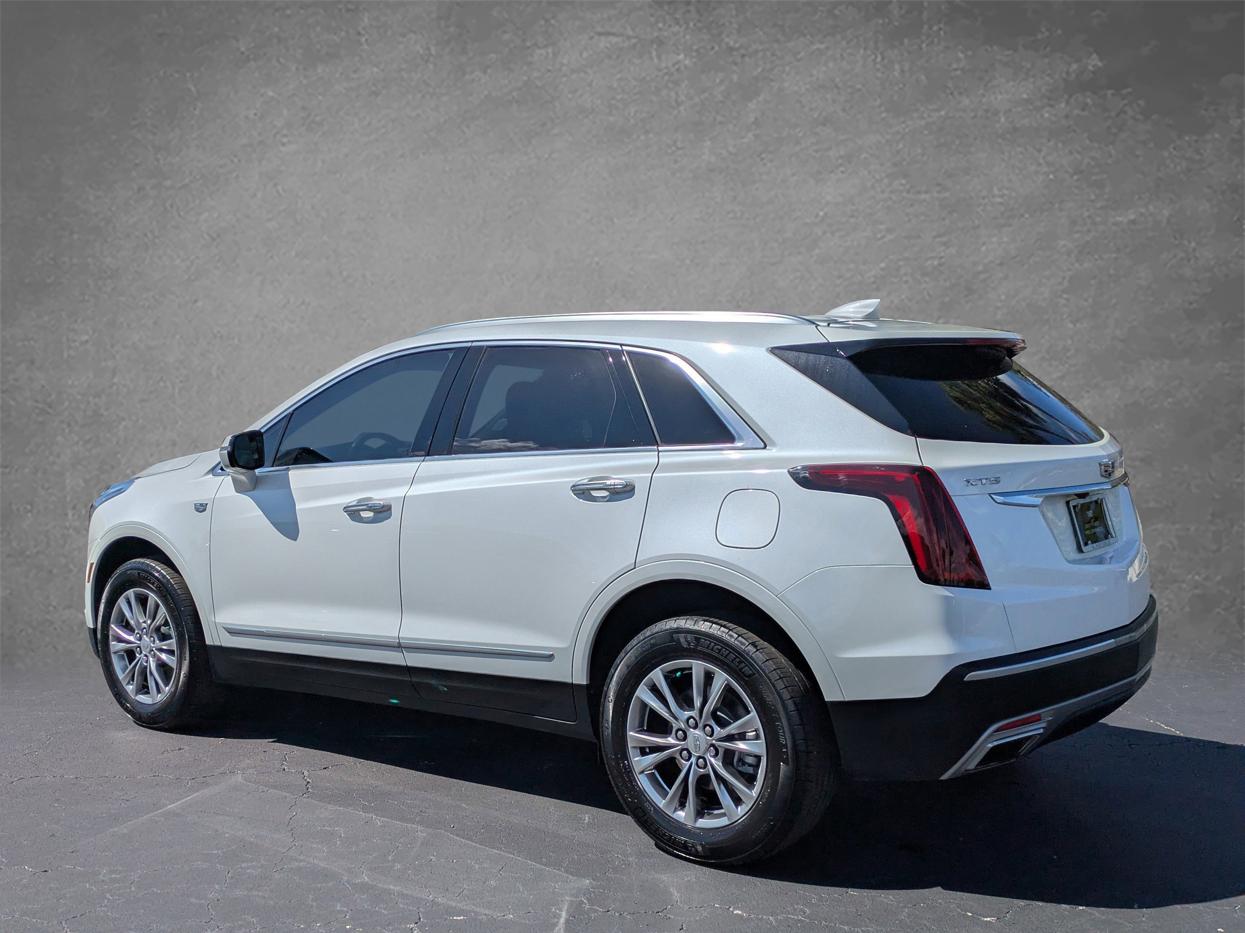 Certified 2023 Cadillac XT5 Premium Luxury image 4