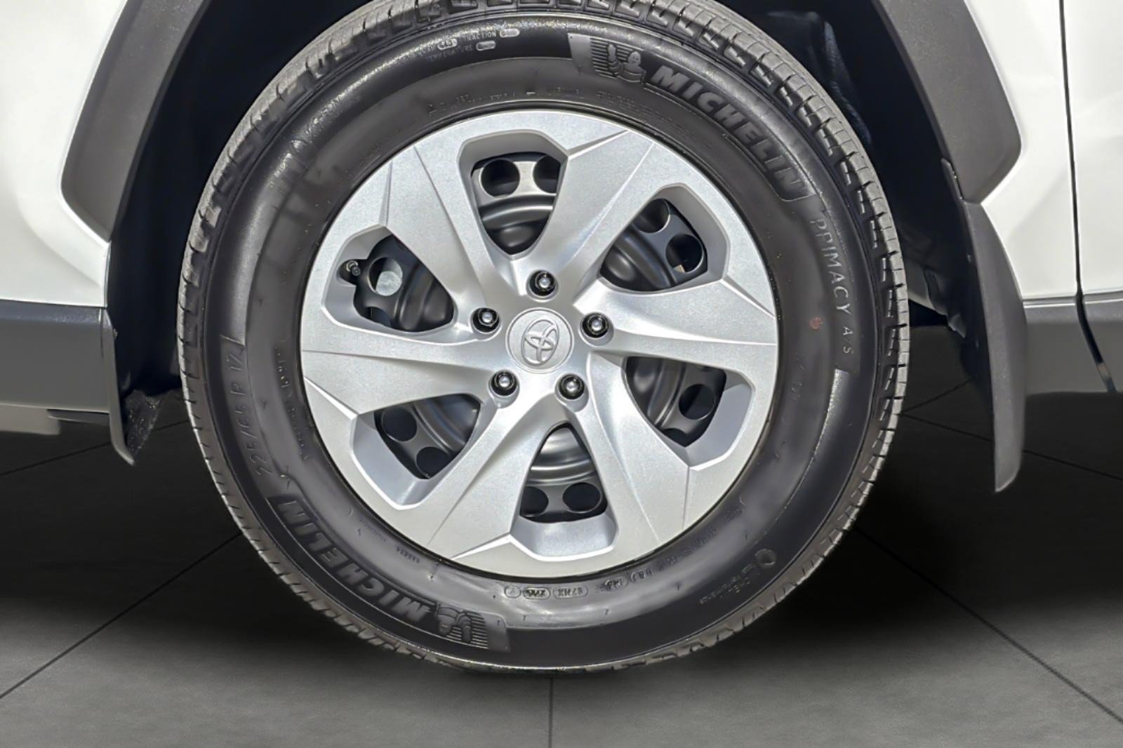 Certified 2025 Toyota RAV4 LE FWD image 24