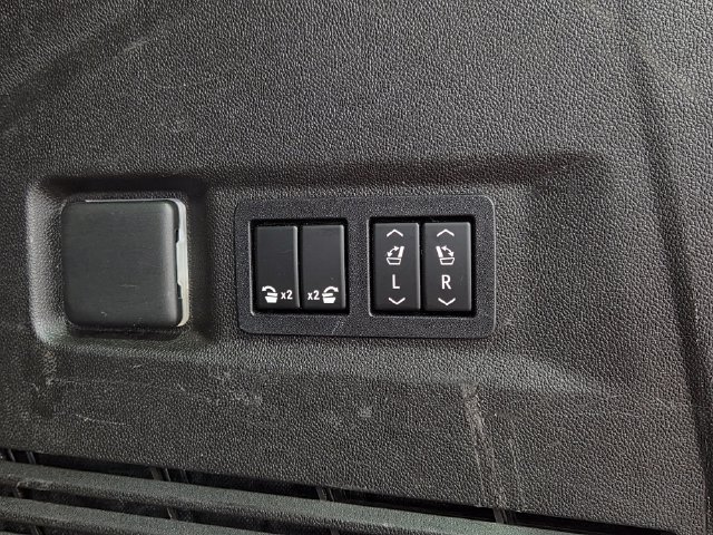 Used 2021 Chevrolet Tahoe RST w/ Luxury Package AWD/4WD image 12