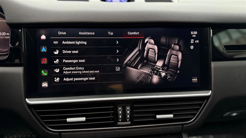 Used 2023 Porsche Cayenne w/ Premium Package image 34