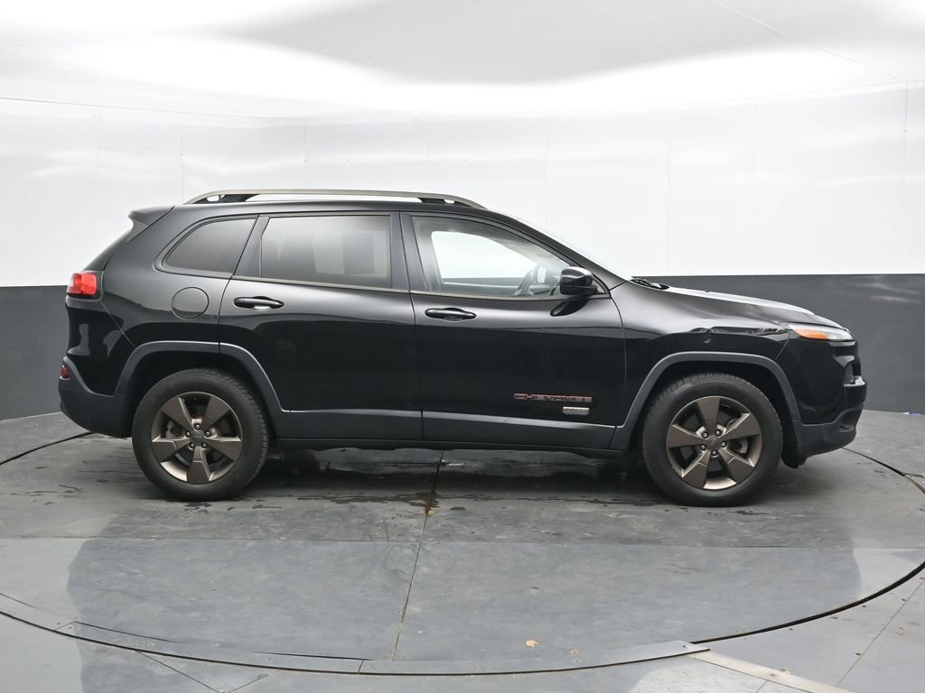 Used 2017 Jeep Cherokee Latitude w/ Cold Weather Group AWD/4WD image 5