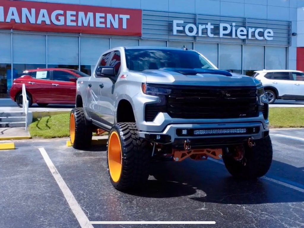 Used 2025 Chevrolet Silverado 1500 LT Trail Boss AWD/4WD image 18
