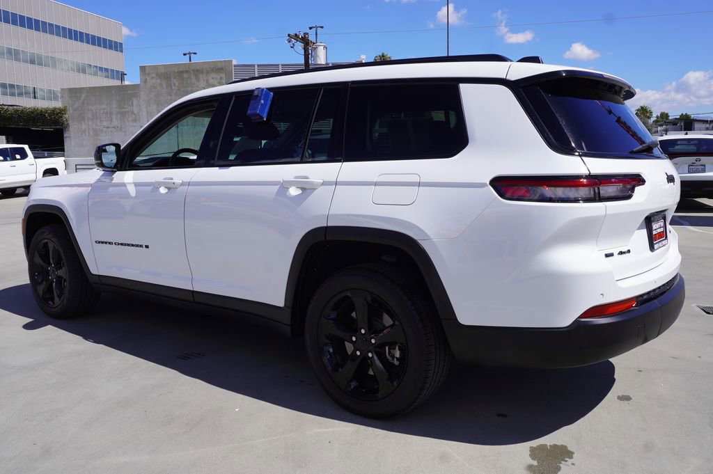 Used 2022 Jeep Grand Cherokee L Limited w/ Black Appearance Package AWD/4WD image 5